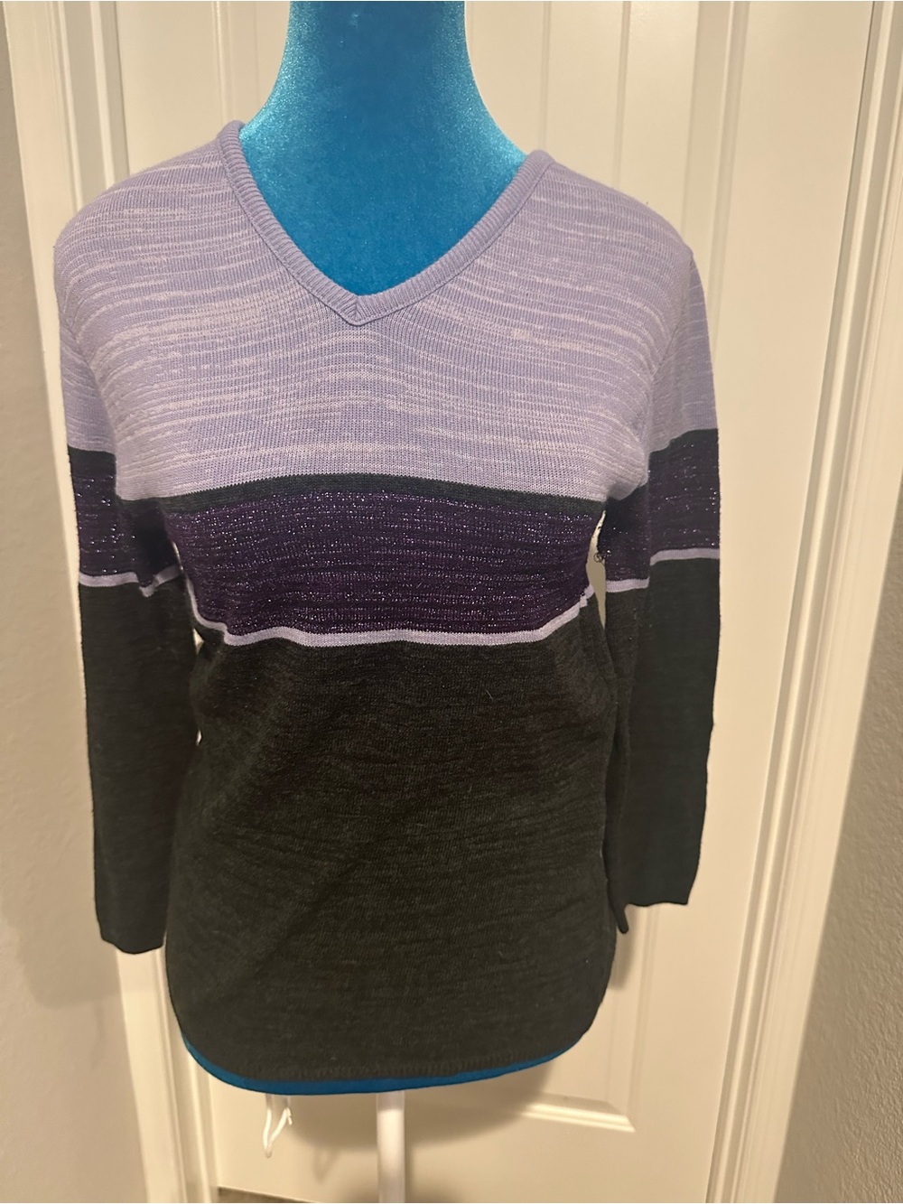 AC Great American Sweater Purple Black Colorblock V Neck Knit Sweater Women’s